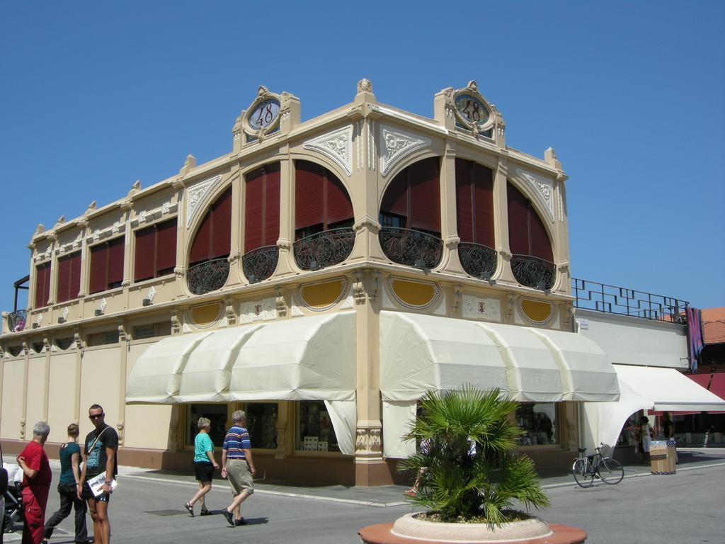Hotel Bianchi เวียเรจโจ ภายนอก รูปภาพ